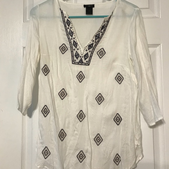 White top - Picture 1 of 1